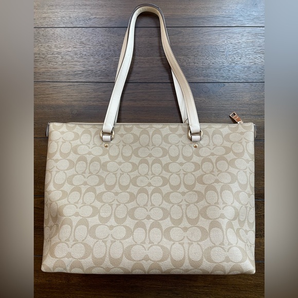 Coach Shoulder Bag - Picture 2 of 9